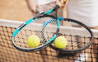 Autoritzada la pràctica de dobles a tennis, pàdel i frontó