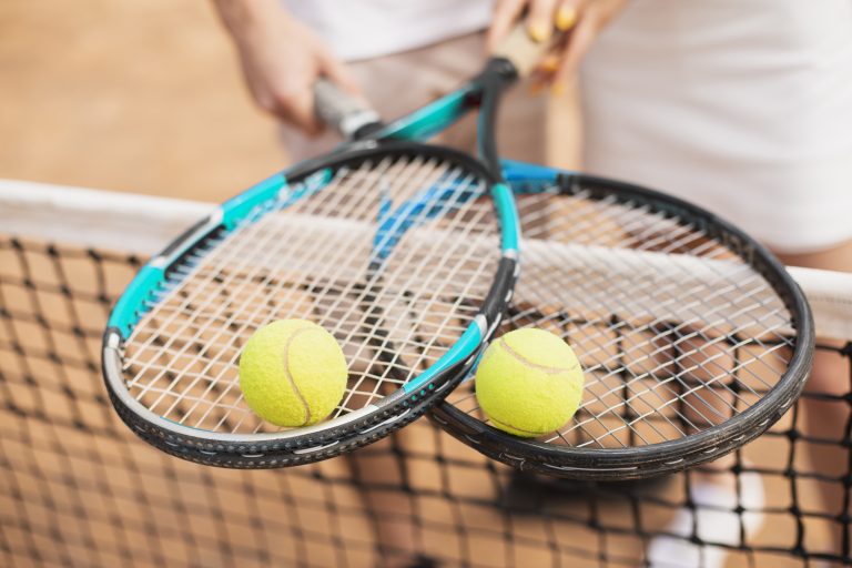 Autoritzada la pràctica de dobles a tennis, pàdel i frontó