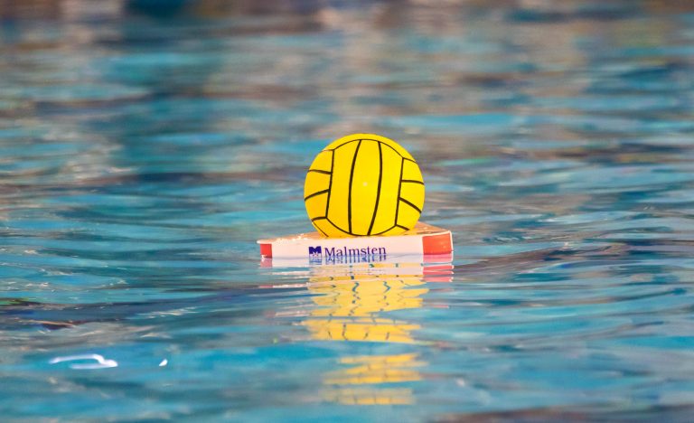 Segueixen les lligues de waterpolo amb màxima flexibilitat