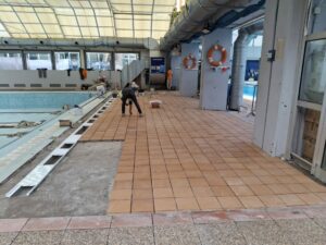 Instal·lació del nou terra de la platja.